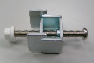 Набор из 10 крепёжных модулей, для монтажа монитора DNA-17 в панель.<br />
Для ревизий мониторов от R40 и ниже.