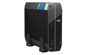 Система хранения данных QNAP SMB QC 2.0 GHzCPU/8gb/4 bay 2.5 SSD/2x2.5GbE/1xHDMI/4xUSB 3.2 Gen 2/iSCSI/1xPS/3YW TS-410E-8G-EU-QL