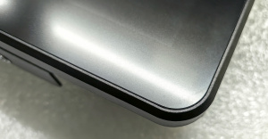 Высоконадёжный российский промышленный монитор серии SDA-32W. Дисплей 32”, с разрешением 1920х1080 точек и проекционно-емкостным сенсорным экраном, яр