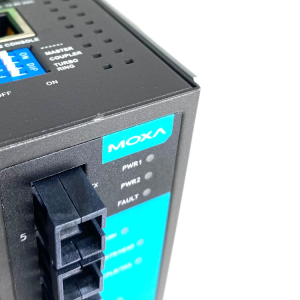 Коммутатор 3 x 10/100BaseTX, 2 x 100BaseFX (многомодовое оптоволокно) с базовыми функциями управления, с расширенным диапазоном температур<br><br><b>П