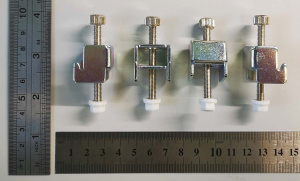 Набор из 14 крепёжных модулей, для монтажа монитора DNA-19 в панель.<br />
Для ревизий мониторов от R40 и ниже.