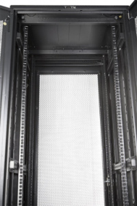 Шкаф коммутационный Lanmaster (TWT-CBB-42U-6X8-P1) напольный 42U 600x800мм пер.дв.перфор. задн.дв.перфор.2-хст. 2 бок.пан. 800кг черный 726мм 92кг 205