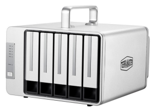 Система хранения данных TerraMaster D5-Thunderbolt3 DAS tower/JBOD,RAID0,1,10,5/up to 5 HS SATA(3,5' or 2,5')/1xDP1.2/2x40GbThunderbolt3/1xPS/1YW